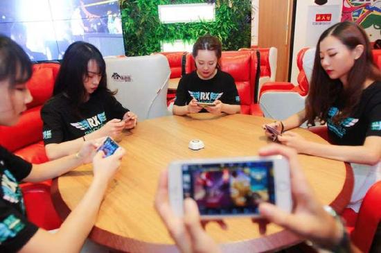 生活照中的李欣莳并不算美但她会经常去一种地方