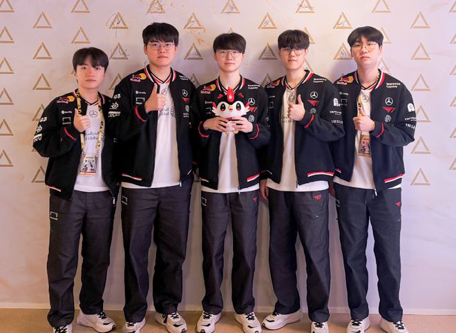 女主播因长相酷似faker而火穿女仆装擦边LOL段位只有白银(图4)