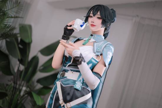 性感韩援Yasal与知名电竞选手imp合影：二人表情神似!