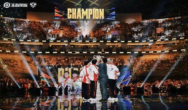 豪取《王者荣耀》六连冠！成都高新区电竞战队创造历史