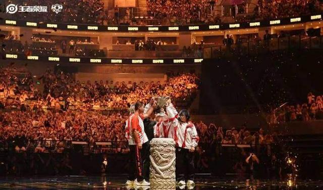 豪取《王者荣耀》六连冠！成都高新区电竞战队创造历史(图2)