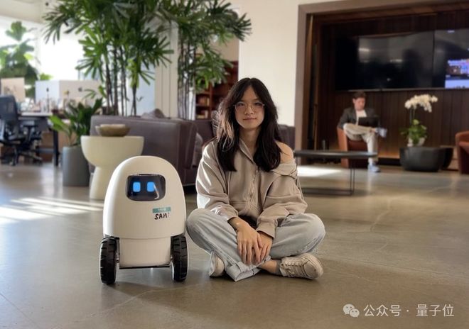 18岁女孩做养老机器人上线天卖爆了(图7)