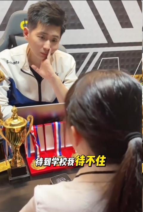 13岁女孩亲手撕毁重点初中通知书要当电竞职业选手只为多挣钱(图9)