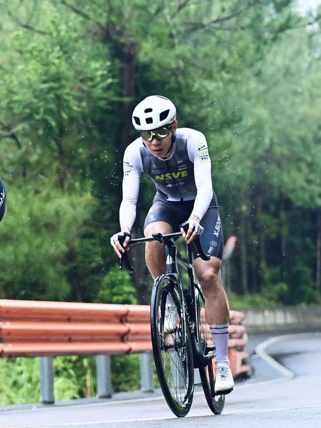 千岛湖畔双日沸腾！电竞余热未散骑行顶流逐风：谁能拉爆胡甜甜、程良琼、沈丹妹？(图2)