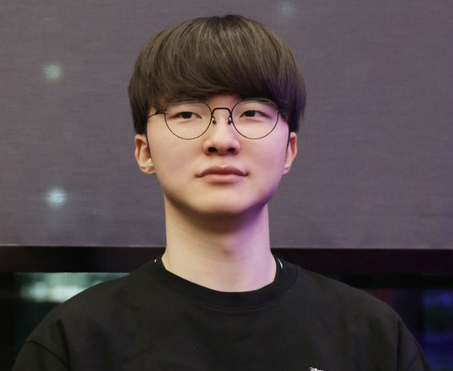 女网红莎赫儿哗众取宠穿女仆装参加各种活动引faker粉丝不满(图2)