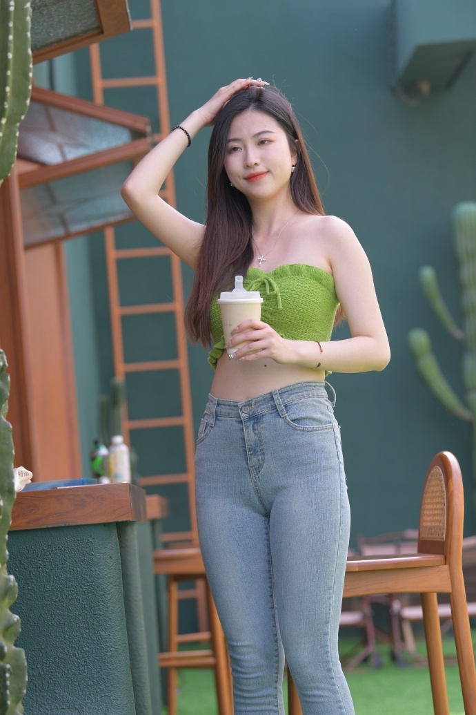 女子扒开大腿给男子桶