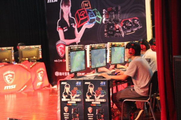 微星校园争霸赛合肥站 AgFox女子战队亮相(图3)