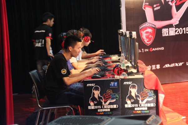 微星校园争霸赛合肥站 AgFox女子战队亮相(图4)