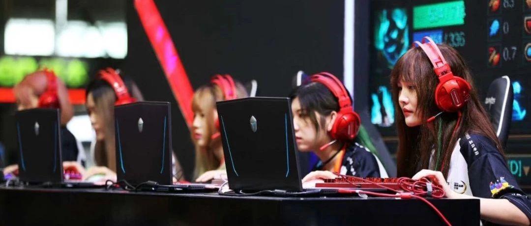 俄罗斯电竞美女萝莉面容+火辣身材又可爱又迷人