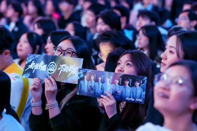 12月3日巅峰重聚！亚运项目《决胜巅峰》亮相2025上海电竞大师赛数字共生文化市集免费玩(图4)