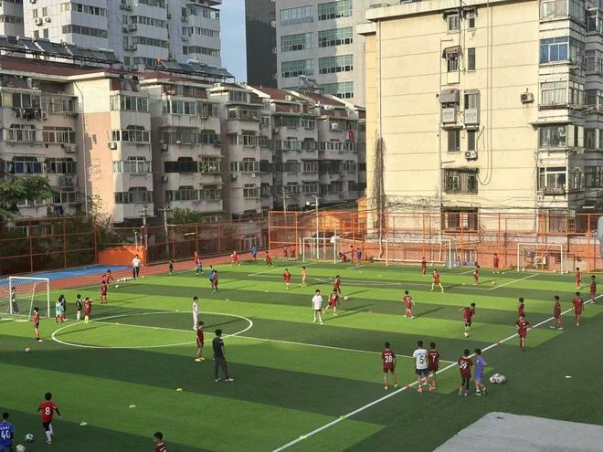 足球青训破局｜场地、教练、竞赛体系“大山”面前道阻且长(图2)