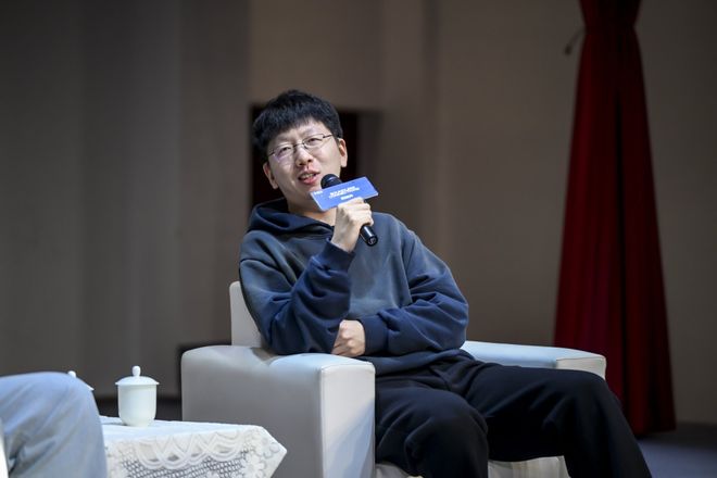 濮院之行 AL电竞总经理爱笑：如何将“倒数队伍”带到世界赛(图3)