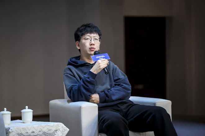 濮院之行 AL电竞总经理爱笑：如何将“倒数队伍”带到世界赛(图2)