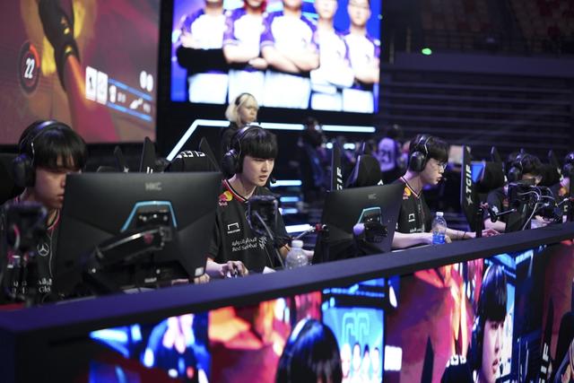 原来她是张凯丽女儿16岁演女一号如今在老舅里惊艳所有人