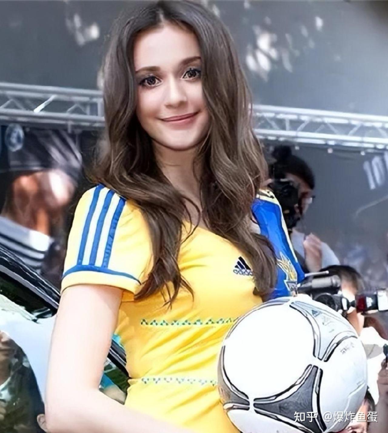 国羽鲍春来：一生挚爱罗雪娟她嫁富豪生一对儿女他43岁仍单身从世界冠军到娱乐节目主持人他的人生轨迹发生