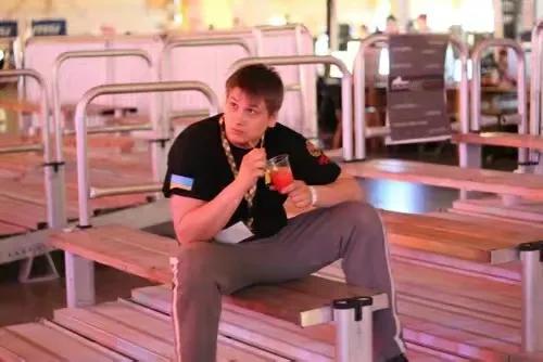 电竞圈丑闻：女大学生疑出轨外国前职业选手(图2)