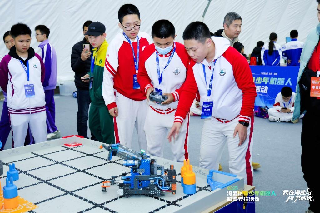 北京海淀：青少年机器人科普竞技活动举办 AI赋能迸发科创活力(图3)