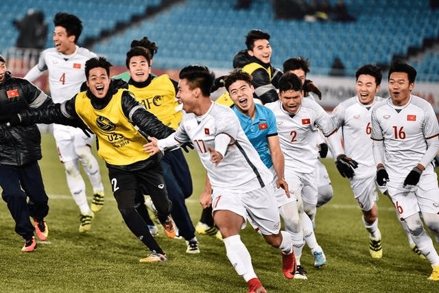 LPL淘汰赛风云：Shanks点菜WERookie严肃批评小天自曝“皇杂”往事