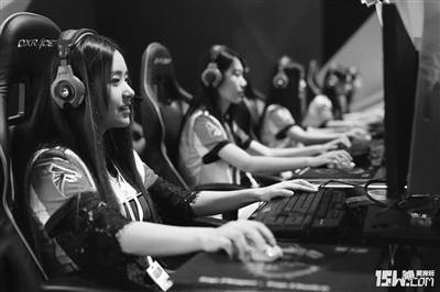 吃着火锅看电影：“电影+”激活消费新动能