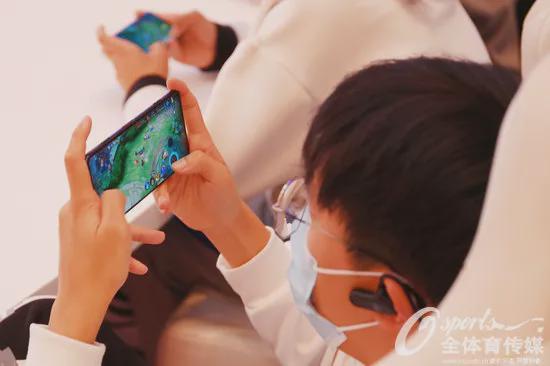 电竞总教头！Uzi退役后依旧YYDS(图7)