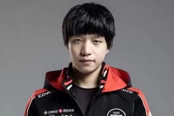 2026中国电竞最热闹的一天！三大焦点战同时开启！