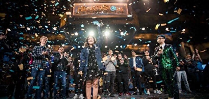 女性电竞选手震撼全场！