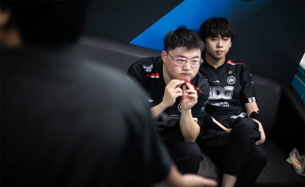 AI训练师跨界电竞《王者荣耀》线下赛事彰显AI与游戏的双向融合