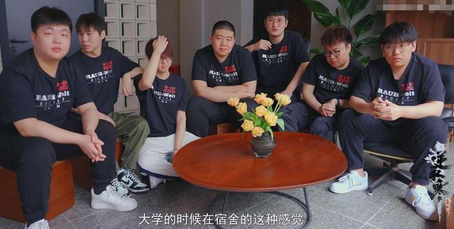 国内知名电竞俱乐部成员爆料：每天集训18小时吃泡面时间都没有(图5)