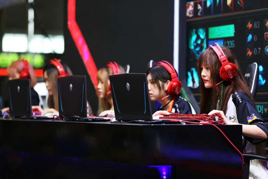 EWC中国队取得开门红唯一的女子战队很争气成功战胜强队